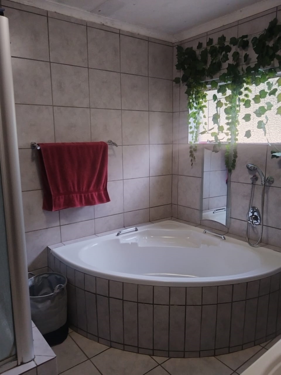 To Let 4 Bedroom Property for Rent in Schoemansville North West
